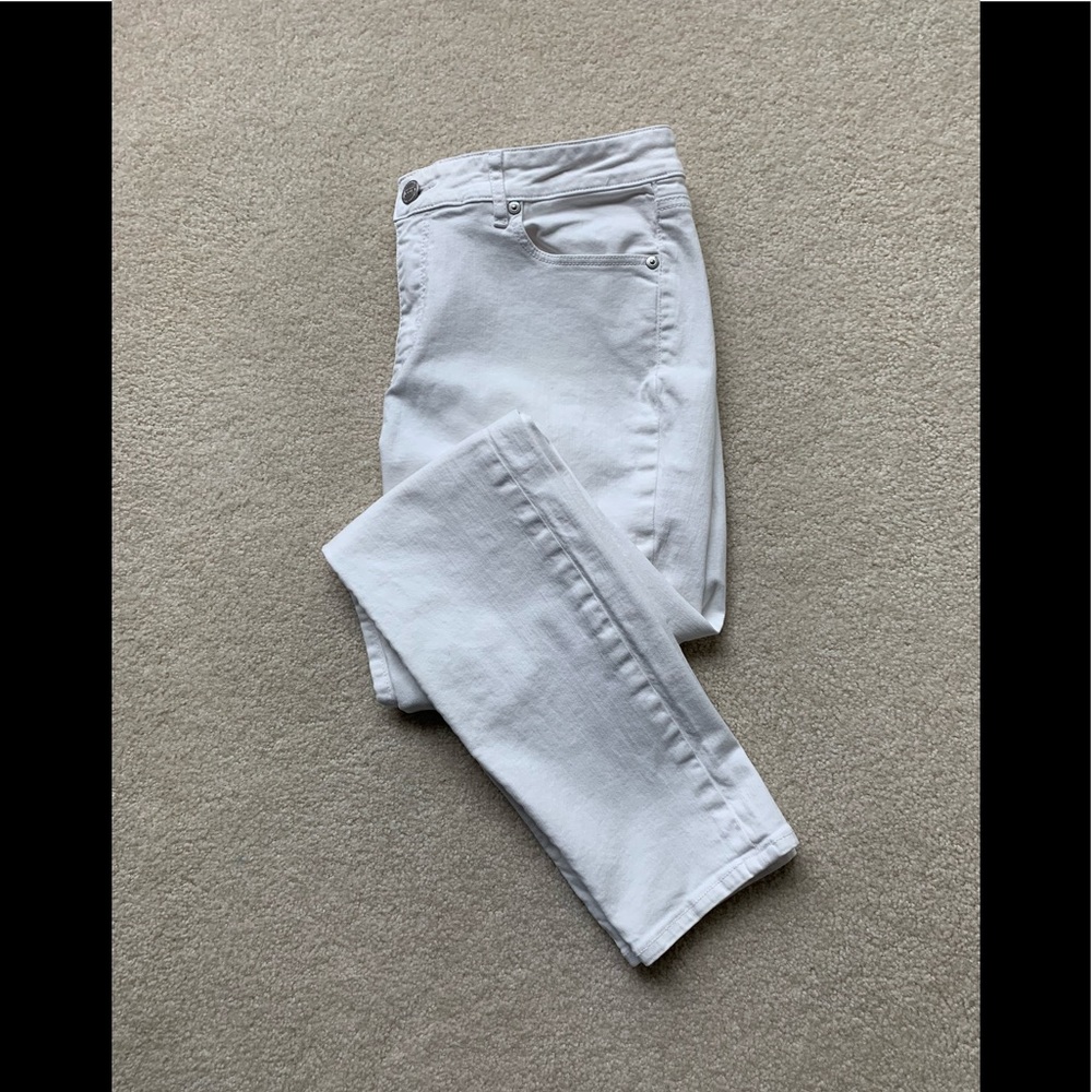 Loft Skinny White Jeans
Sz 30/10
Very Good Condition